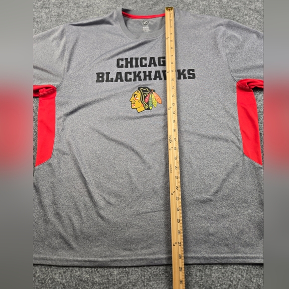 Chicago Blackhawks Gray and Red T-Shirt Size XL - Picture 5 of 6
